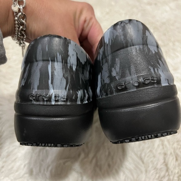 CROCS Black and Gray Mules Slip-On Clogs - Picture 7 of 8